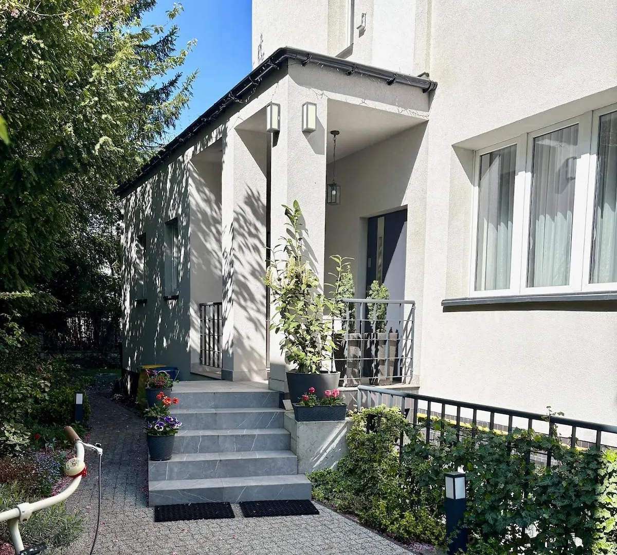 Moon River Apartment In Warsaw Premium Location Close To Metro Polonia